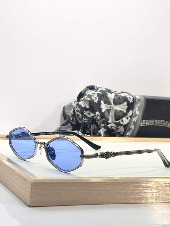 Picture of Chrome Hearts Sunglasses _SKUfw77670045fw